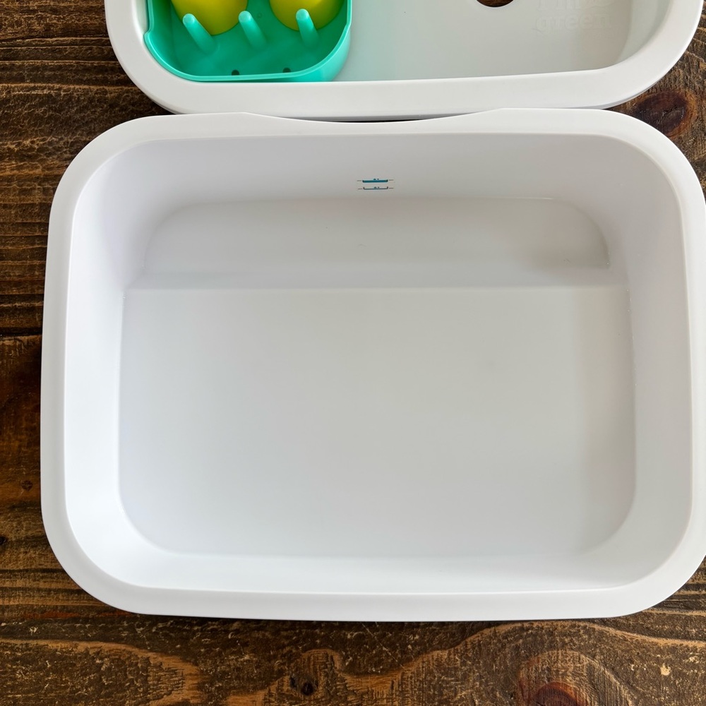 Lovevery Sustainable Sink with Bio-Based Cups And Plates - Picture 4 of 4